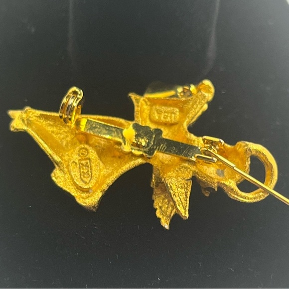 Vintage 70s Gold toned Signed RR
Angel with Dangling Bell Brooch. - Picture 7 of 9